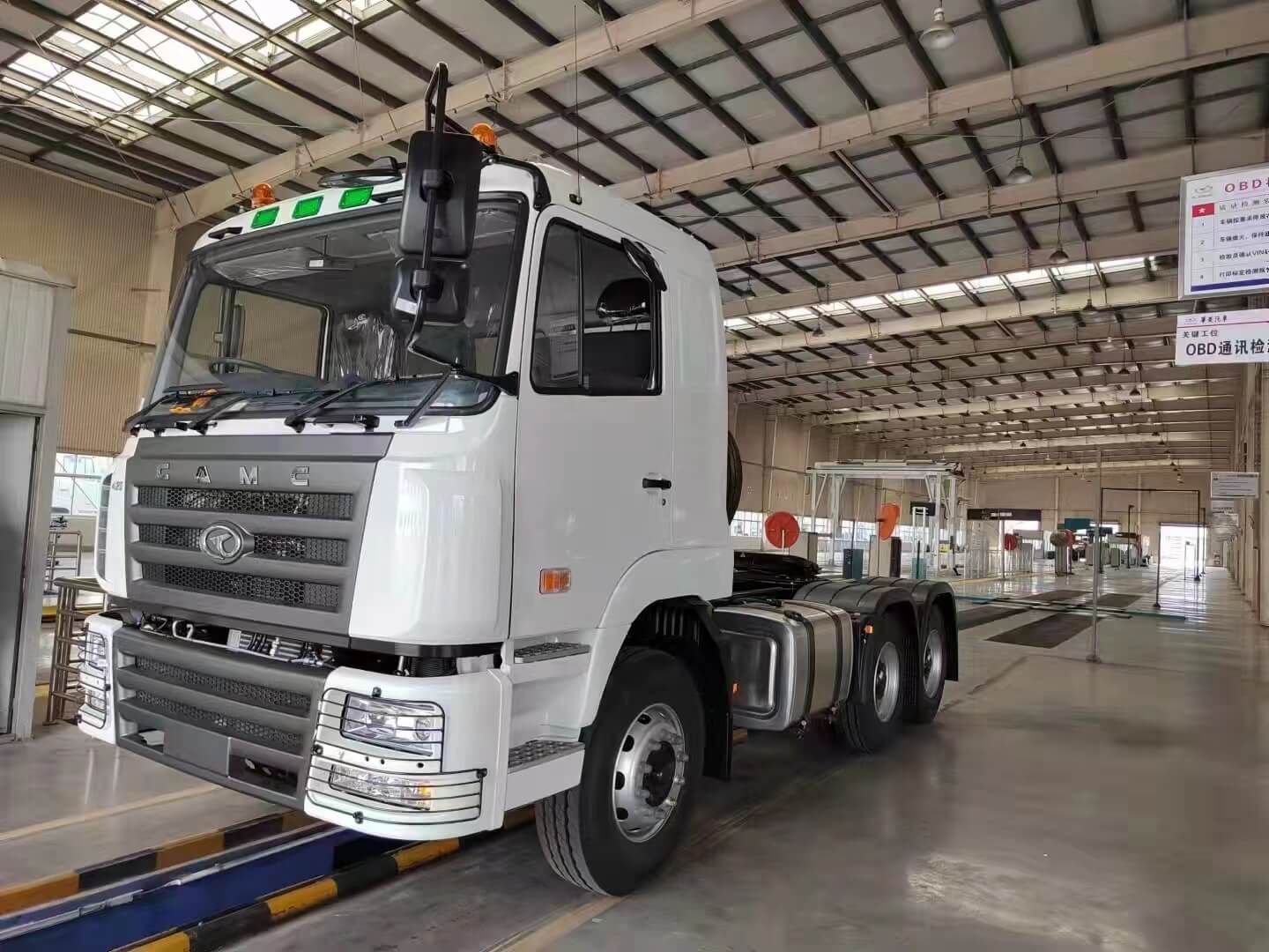Тяжелый грузовик 6x4